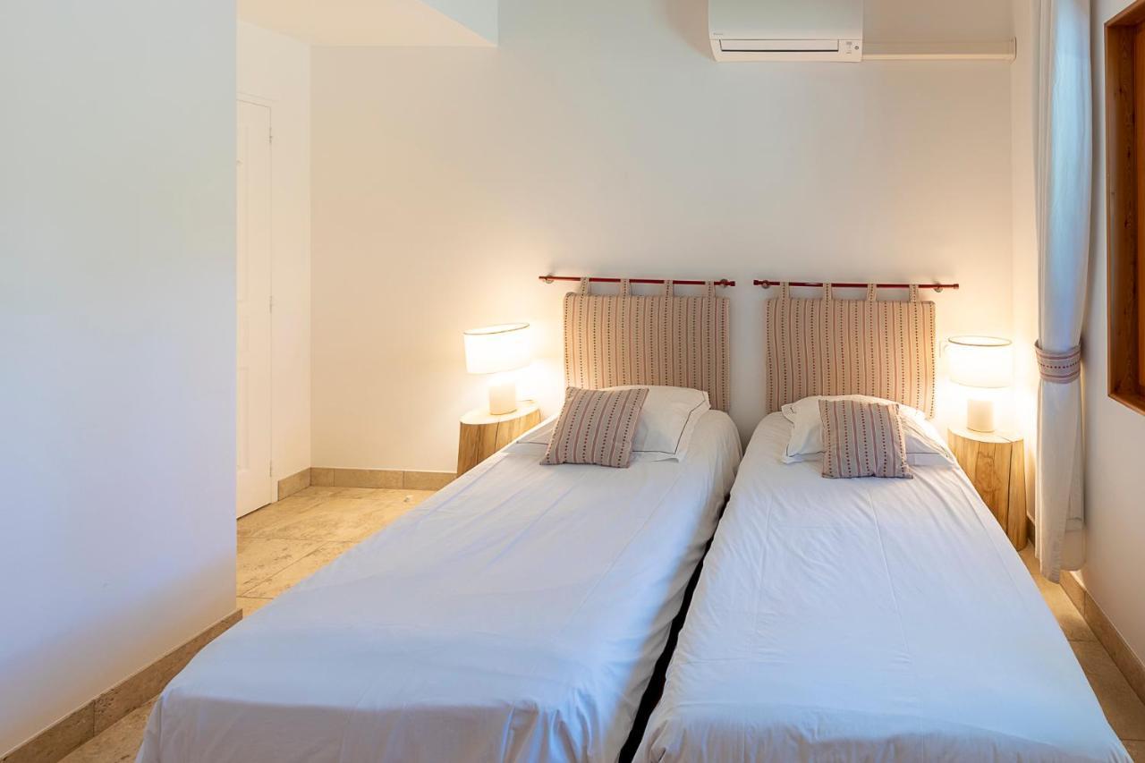 Mas De Capelou Bed & Breakfast อาวีญง ภายนอก รูปภาพ
