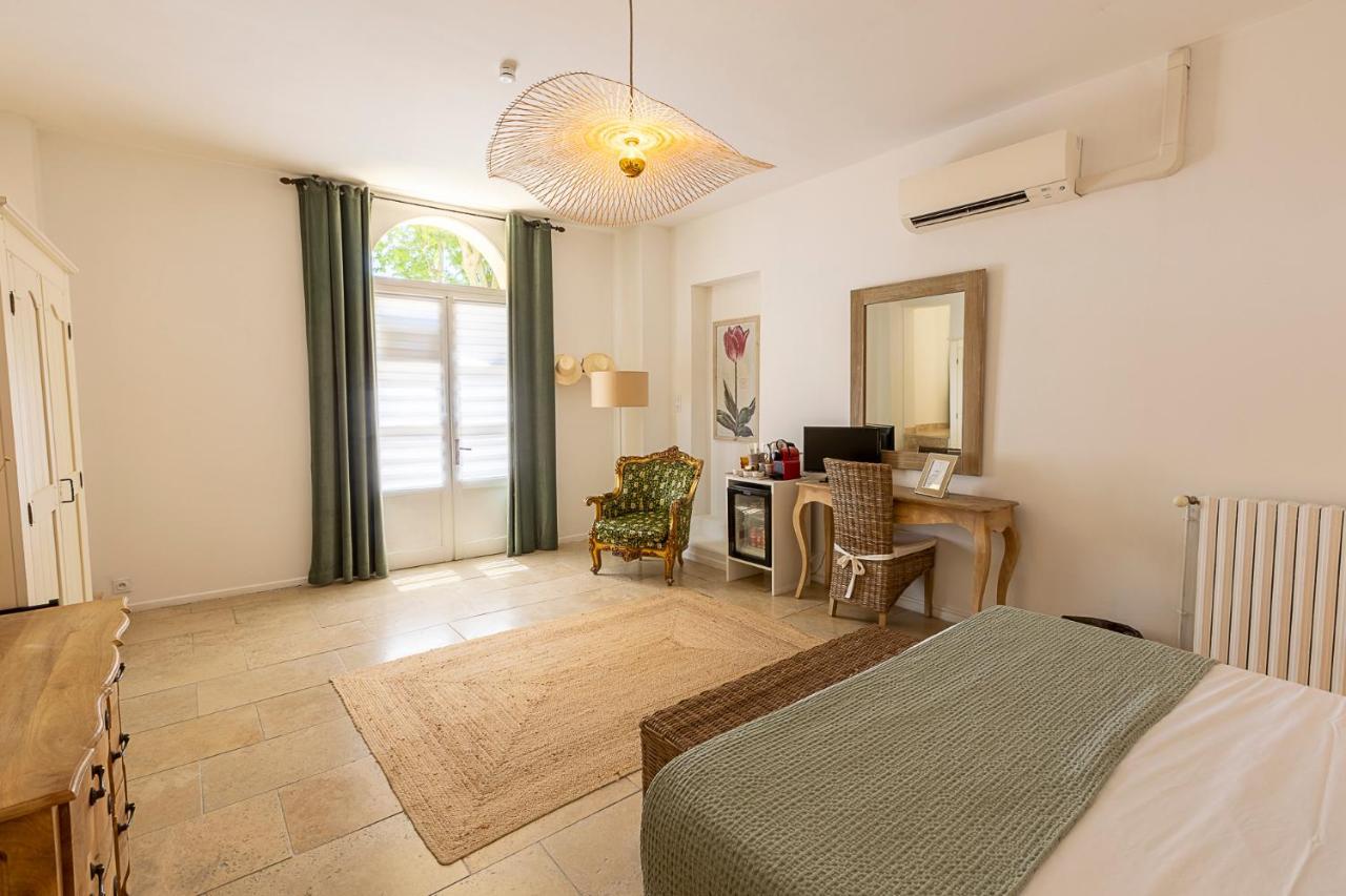 Mas De Capelou Bed & Breakfast อาวีญง ภายนอก รูปภาพ