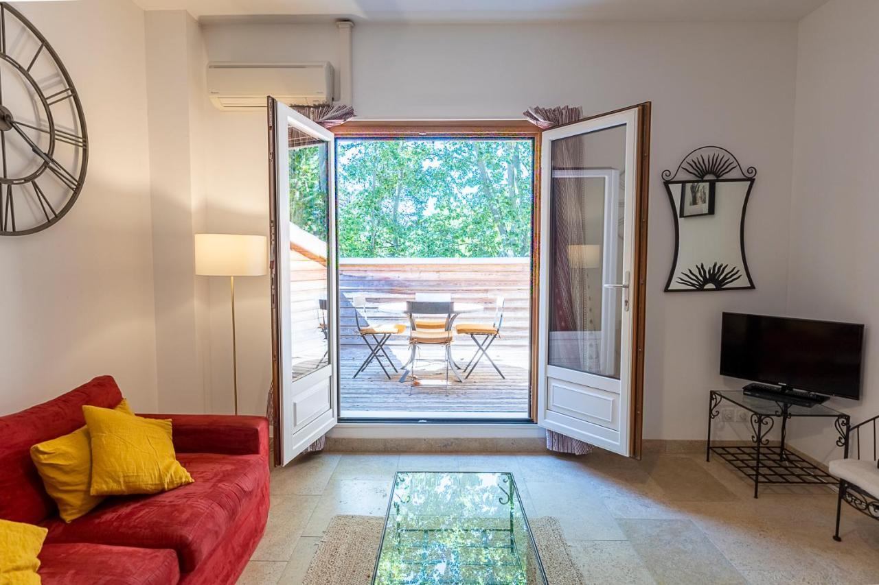 Mas De Capelou Bed & Breakfast อาวีญง ภายนอก รูปภาพ