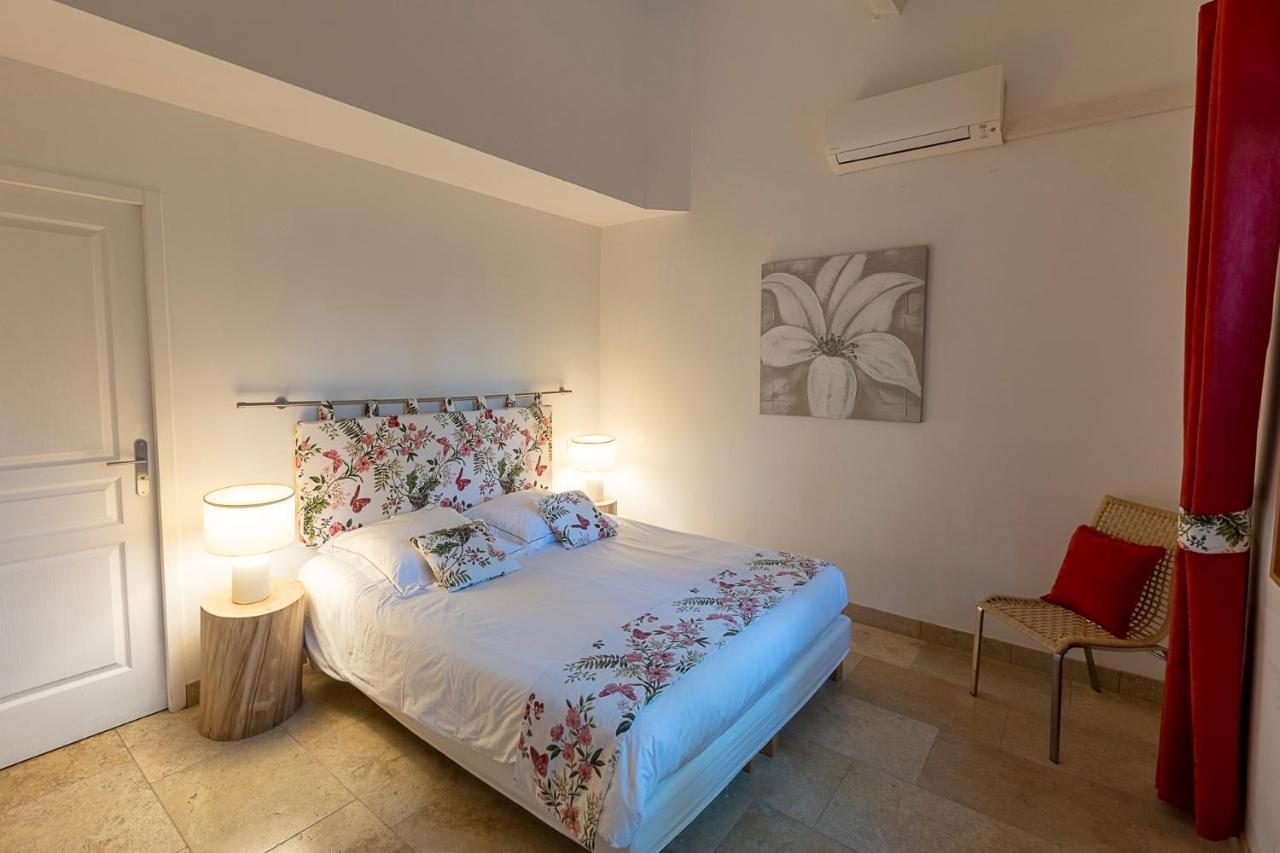 Mas De Capelou Bed & Breakfast อาวีญง ภายนอก รูปภาพ